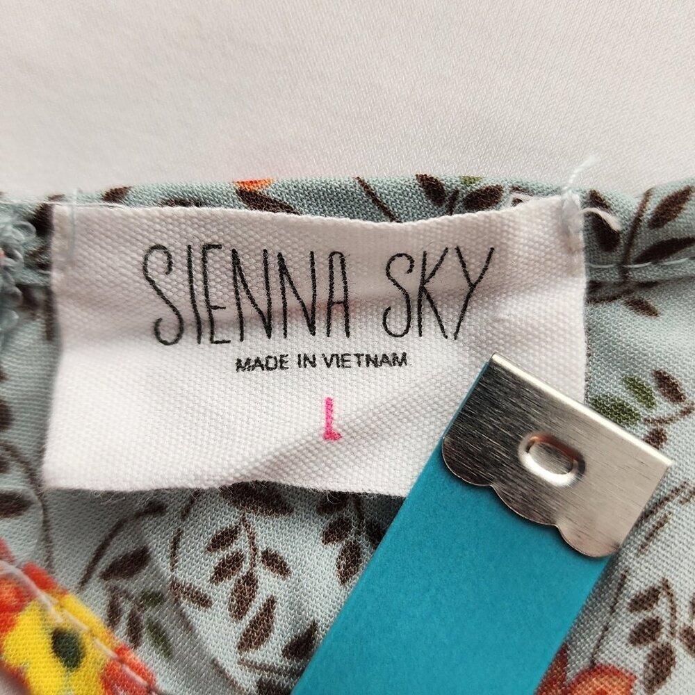 NWOT Sienna Sky Top Womens Lg Boho Floral Smocked Cottagecore Milkmaid Bloom Rtr - Picture 6 of 7